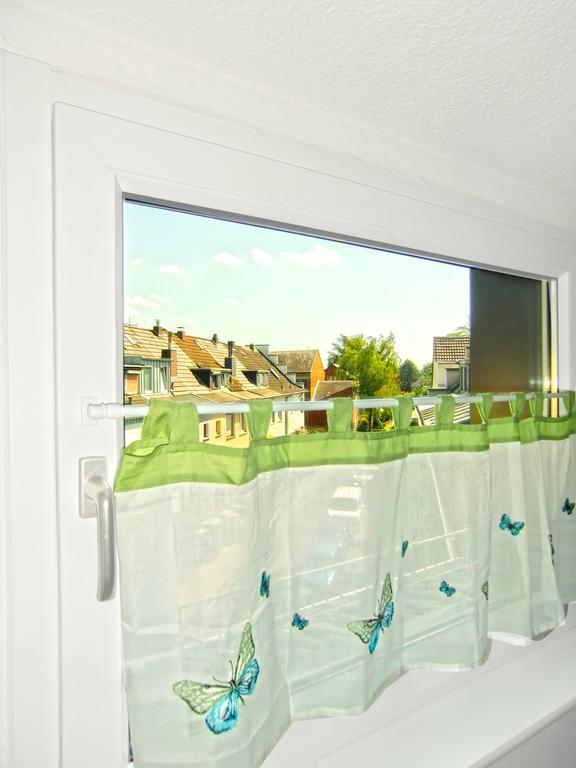 Ferienwohnung Koeln-Poll Exterior photo